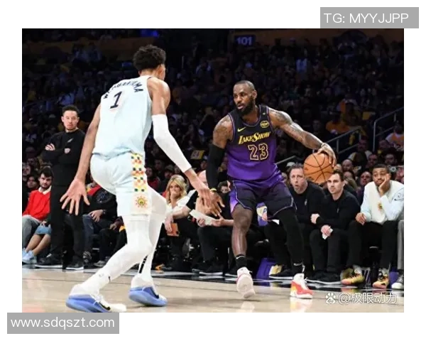 央视火箭与马刺第六场激战回顾精彩瞬间与关键时刻分析